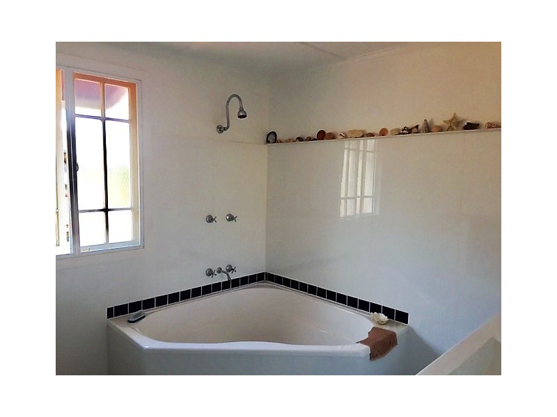 15 Memorial Avenue, Pomona QLD 4568