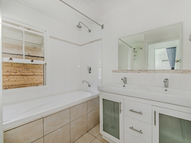 65 Main Street, Kin Kin QLD 4571