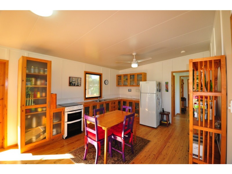 2 Leggetts Loop, Kin Kin QLD 4571