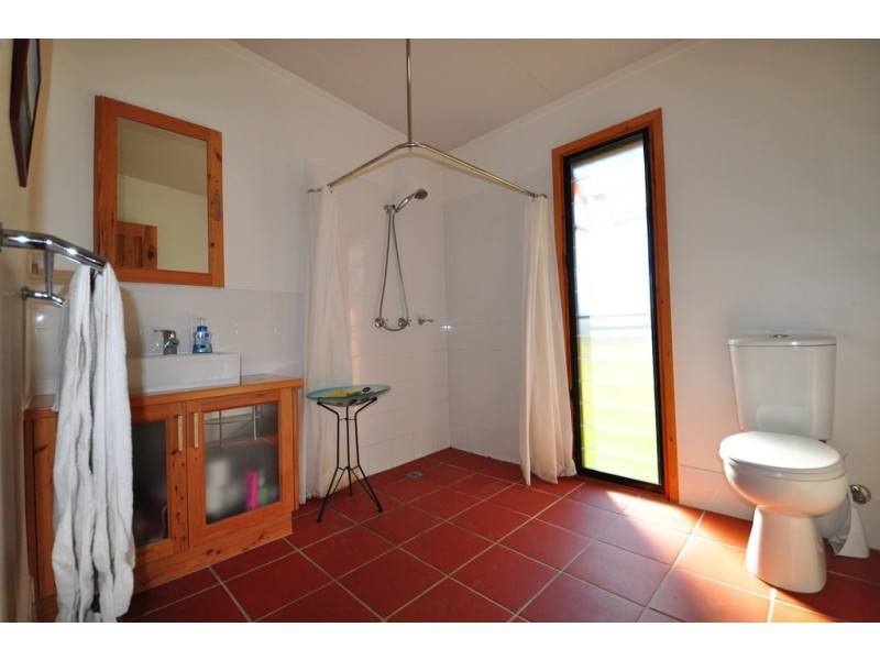 2 Leggetts Loop, Kin Kin QLD 4571