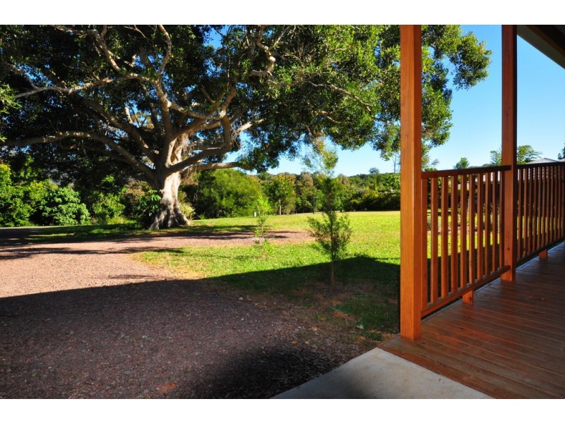 2 Leggetts Loop, Kin Kin QLD 4571