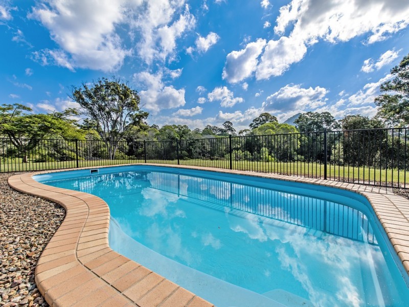 19 Pioneer Rd, Pomona QLD 4568