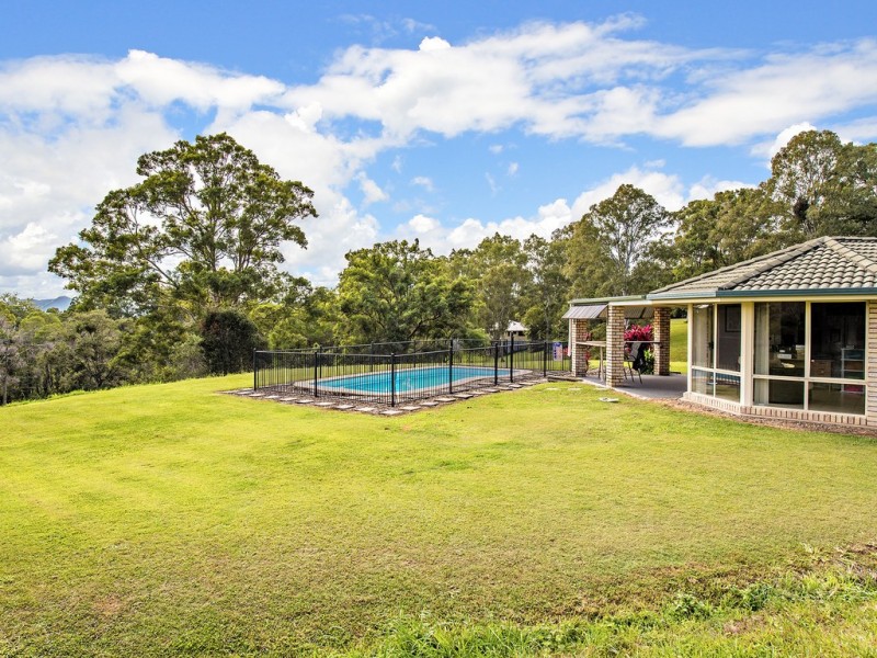 19 Pioneer Rd, Pomona QLD 4568