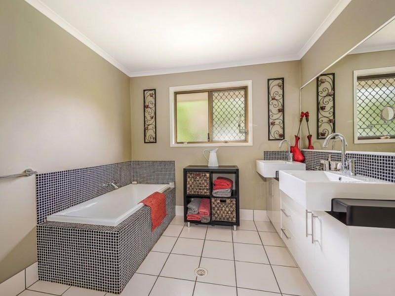 33 Risley Court, Cooran QLD 4569