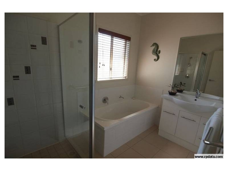 9 Allira Court, Pomona QLD 4568