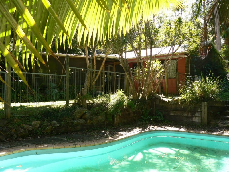 6 Kelly Court, Lake Macdonald QLD 4563