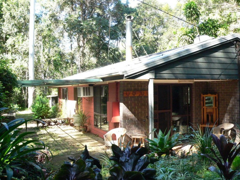 6 Kelly Court, Lake Macdonald QLD 4563