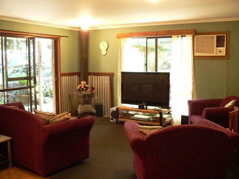 6 Kelly Court, Lake Macdonald QLD 4563