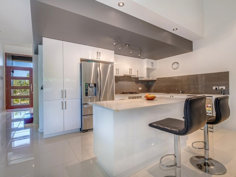 8 Straker Drive, Cooroy QLD 4563