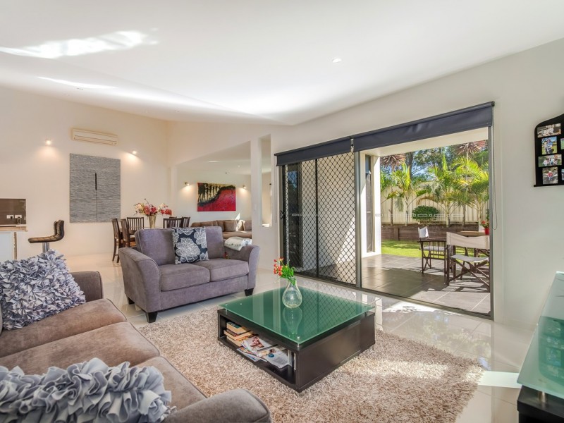 8 Straker Drive, Cooroy QLD 4563