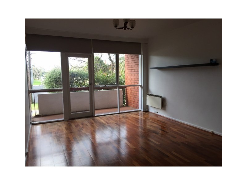 2/23 Brewster Street, Essendon VIC 3040