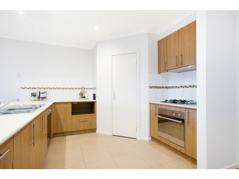 27 Kensley Circuit, Craigieburn VIC 3064