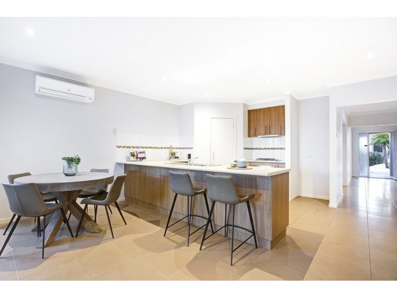 27 Kensley Circuit, Craigieburn VIC 3064