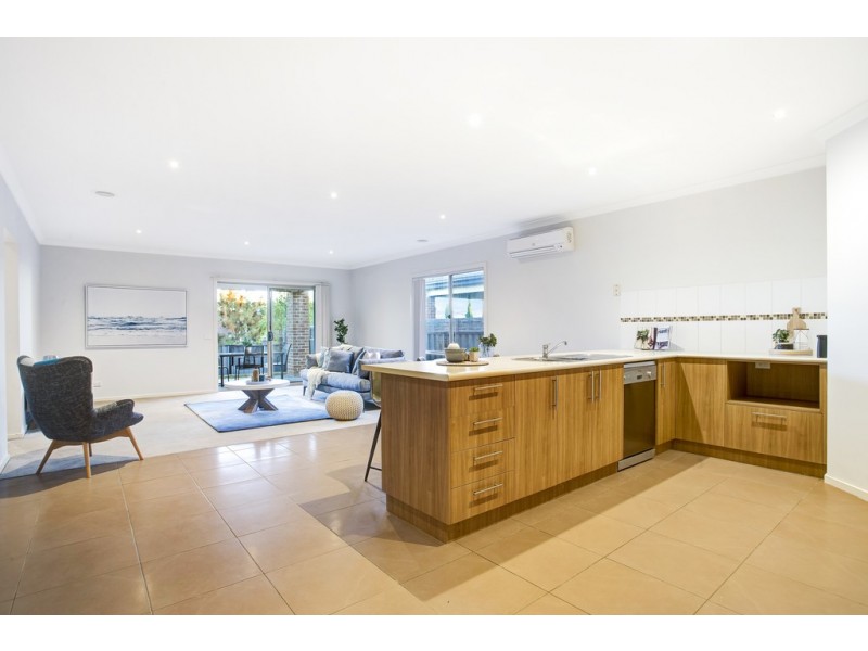 27 Kensley Circuit, Craigieburn VIC 3064