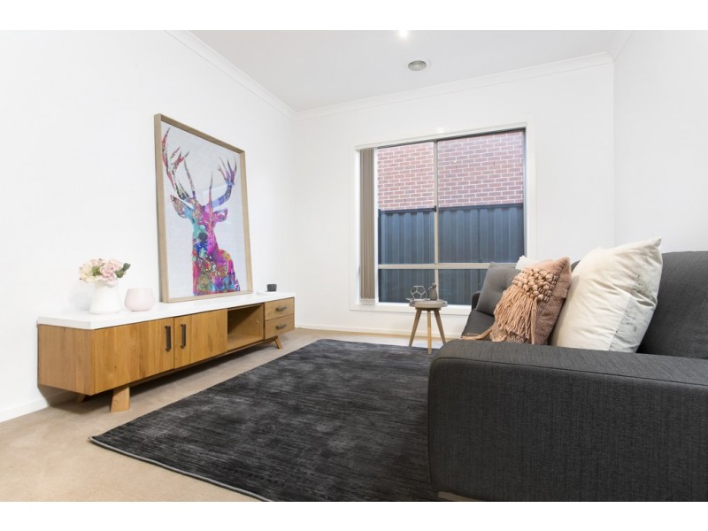 27 Kensley Circuit, Craigieburn VIC 3064