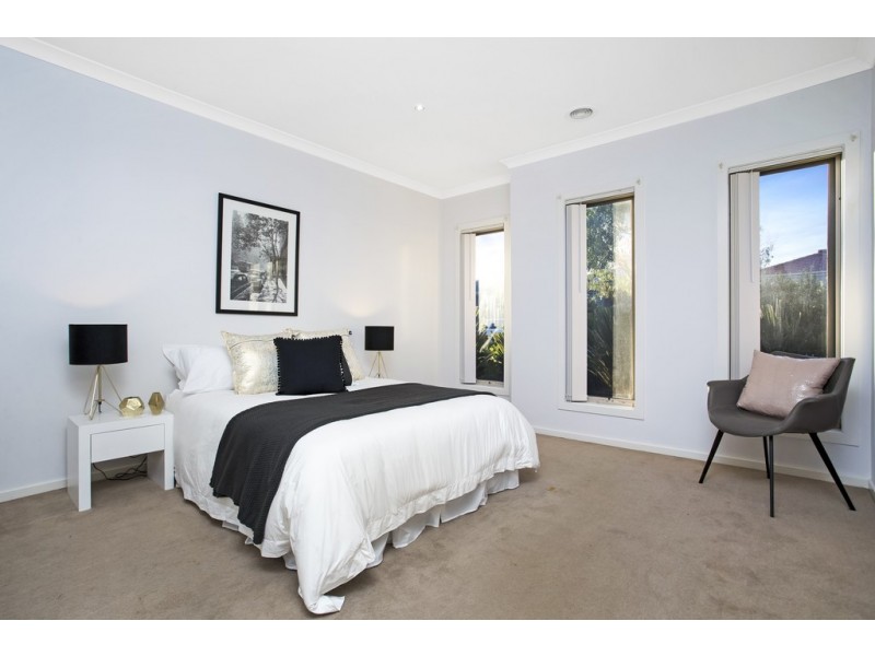 27 Kensley Circuit, Craigieburn VIC 3064