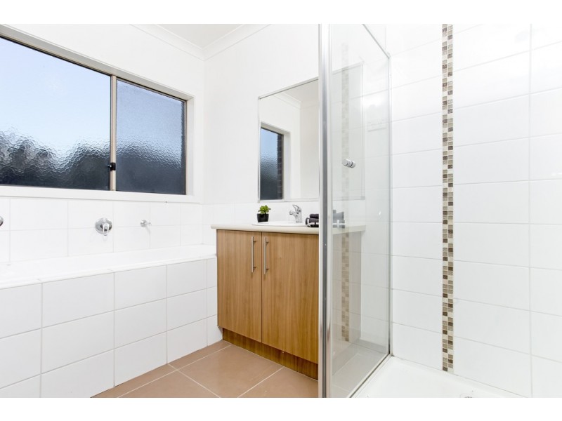 27 Kensley Circuit, Craigieburn VIC 3064