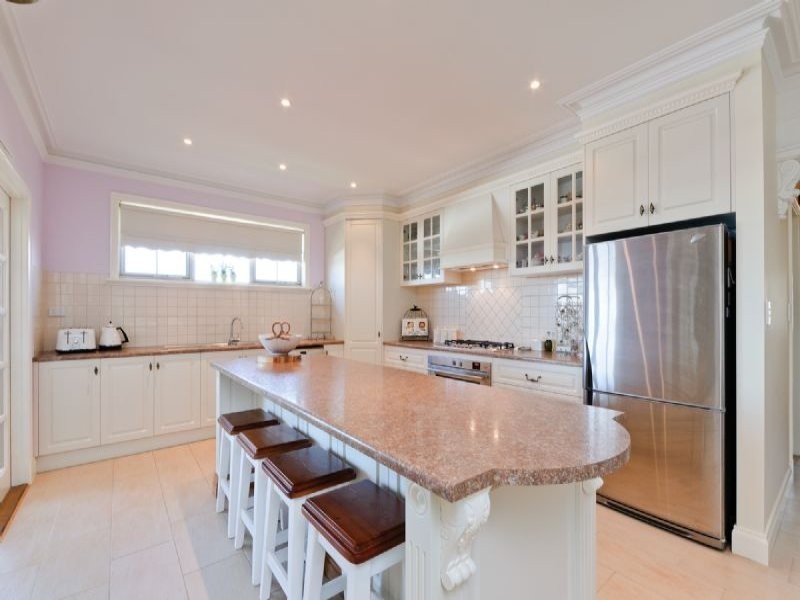 10 Maccoll Street, Craigieburn VIC 3064