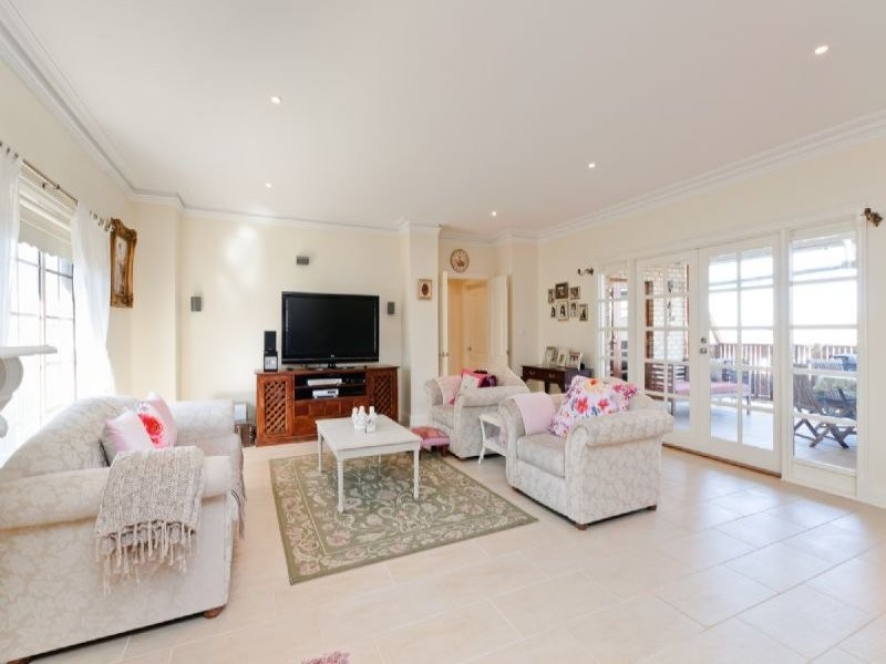 10 Maccoll Street, Craigieburn VIC 3064