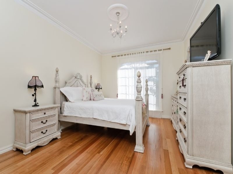 10 Maccoll Street, Craigieburn VIC 3064