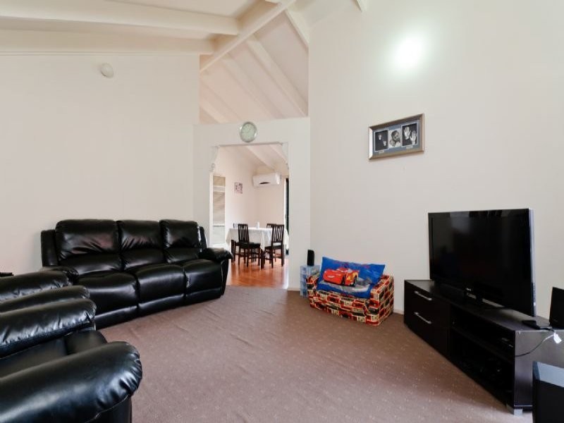 19B Manningtree Parade, Craigieburn VIC 3064