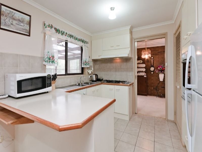 8 Radstock Place, Craigieburn VIC 3064