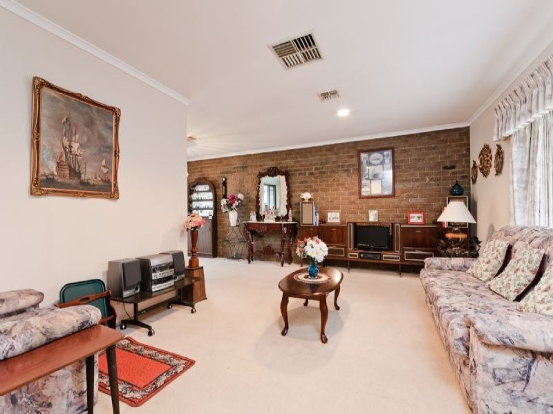 8 Radstock Place, Craigieburn VIC 3064