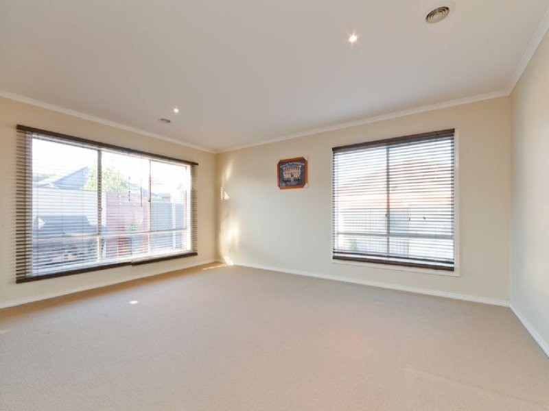 36 Bowral Loop, Craigieburn VIC 3064