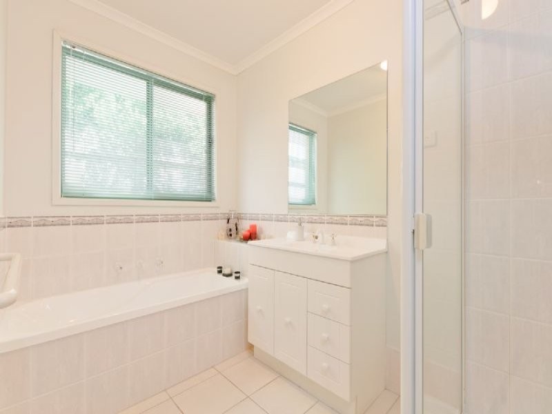 38 Statesman Avenue, Roxburgh Park VIC 3064