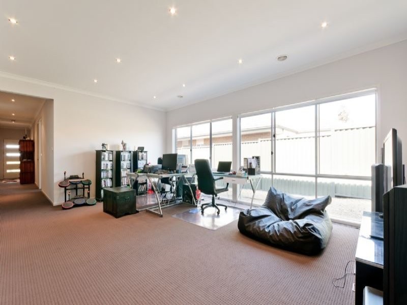 3 Yengo Place, Craigieburn VIC 3064