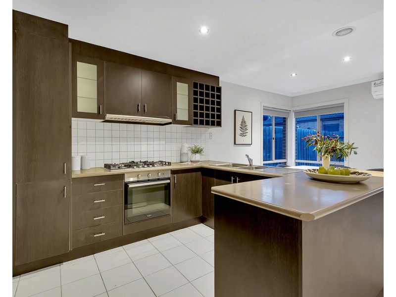 5 Astley Walk, Roxburgh Park VIC 3064
