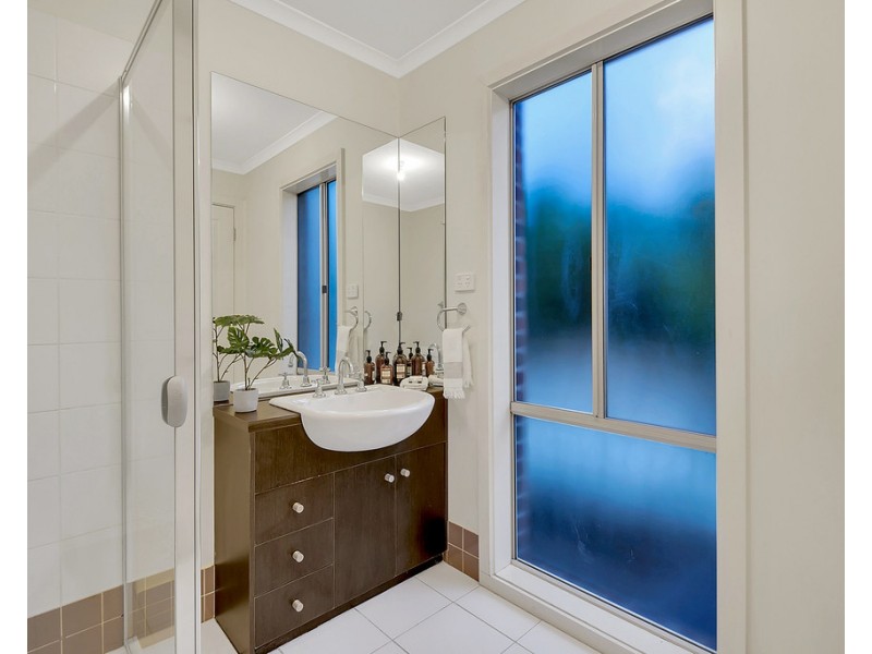 5 Astley Walk, Roxburgh Park VIC 3064