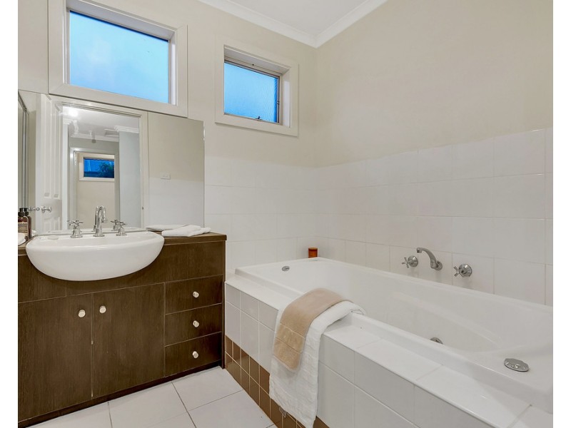 5 Astley Walk, Roxburgh Park VIC 3064