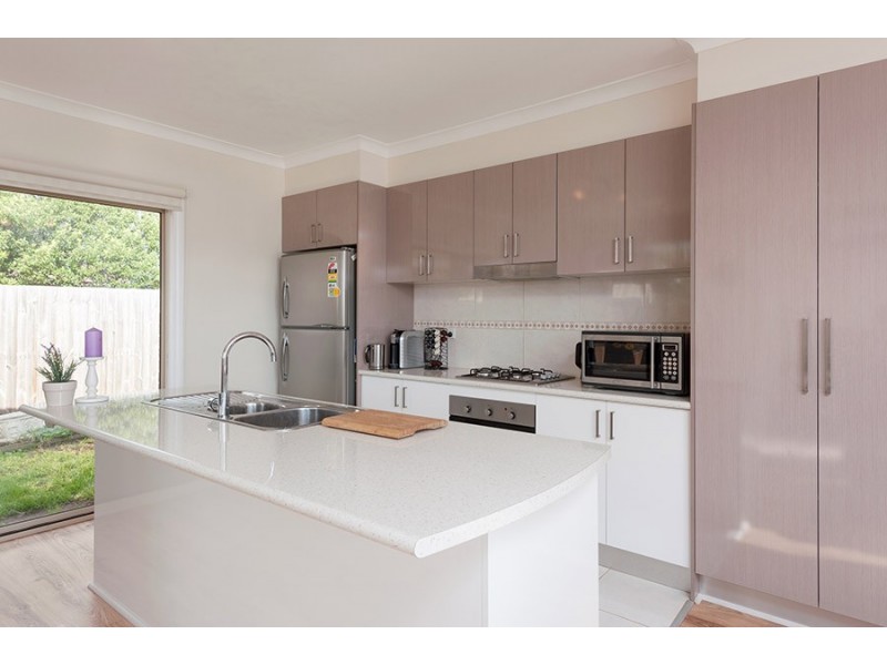 16a Gillingham Crescent, Craigieburn VIC 3064