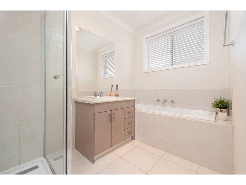 16a Gillingham Crescent, Craigieburn VIC 3064