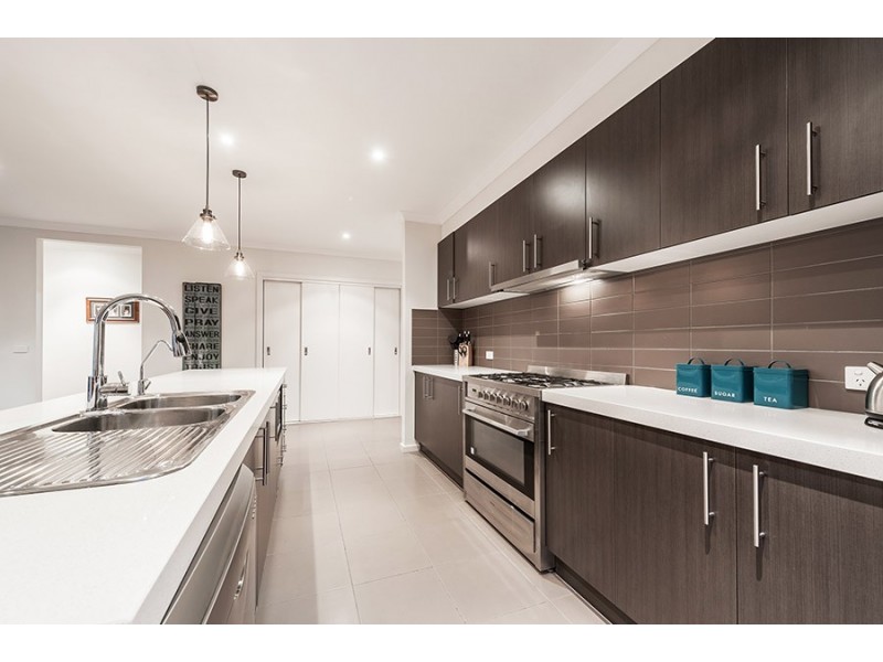 76 Huntington Drive, Craigieburn VIC 3064