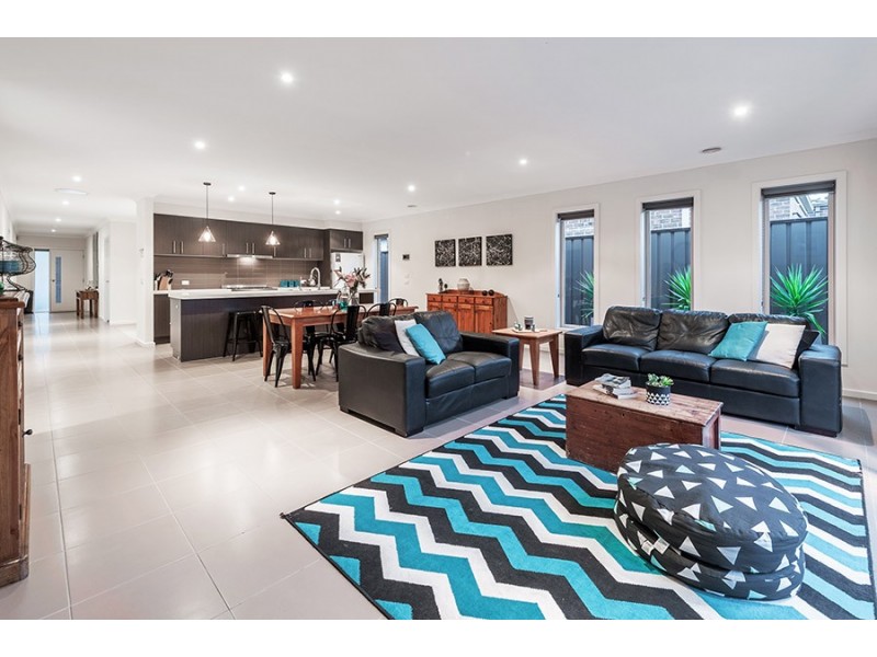 76 Huntington Drive, Craigieburn VIC 3064