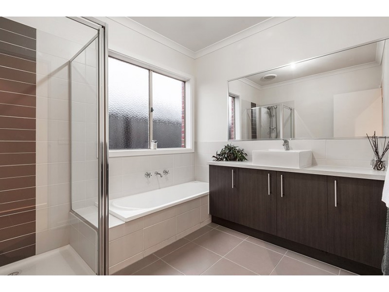76 Huntington Drive, Craigieburn VIC 3064