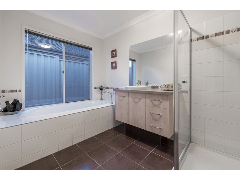 95 Golf View Drive, Craigieburn VIC 3064