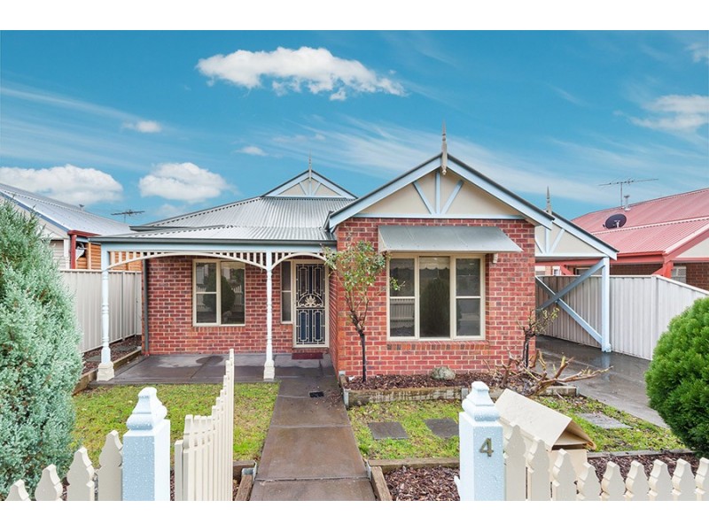 4 Heathwood Close, Craigieburn VIC 3064