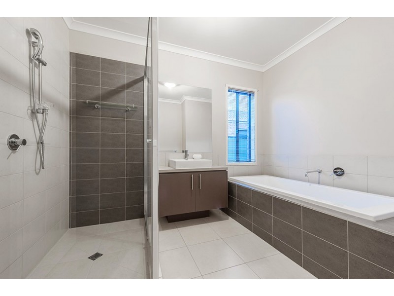 1 Greenham Avenue, Craigieburn VIC 3064