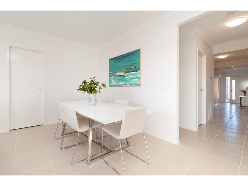 29 Mountleigh Circuit, Craigieburn VIC 3064