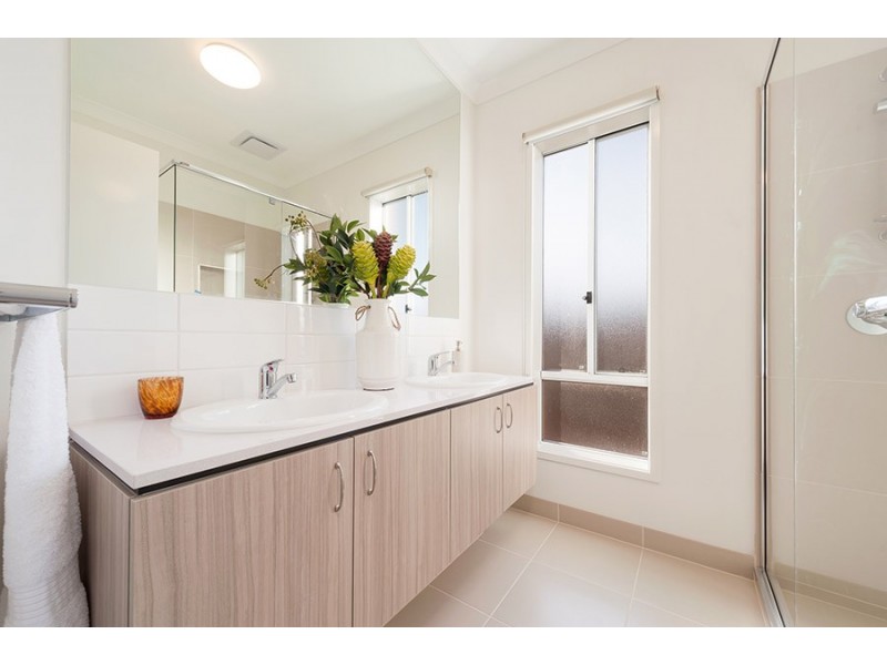 29 Mountleigh Circuit, Craigieburn VIC 3064
