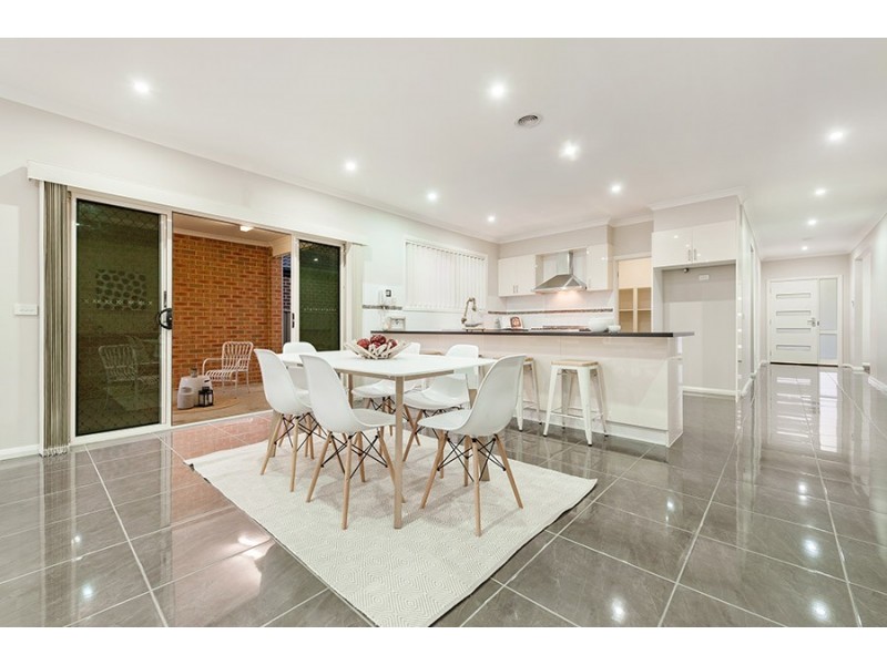 33 Elsternwick Way, Craigieburn VIC 3064