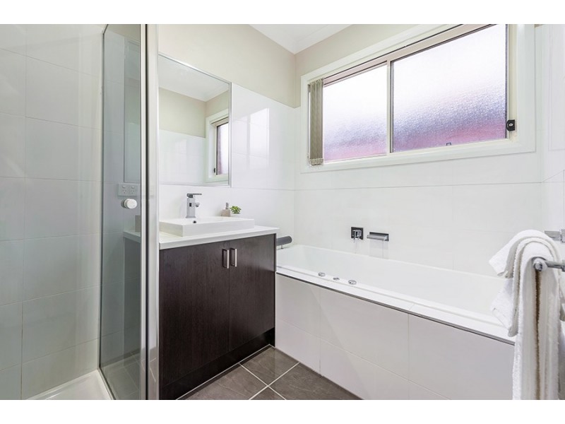 33 Elsternwick Way, Craigieburn VIC 3064