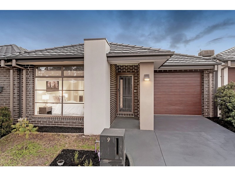 9 Fenland Street, Craigieburn VIC 3064
