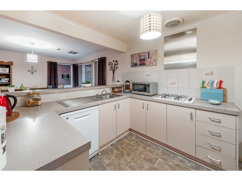 8 Leigh Court, Craigieburn VIC 3064