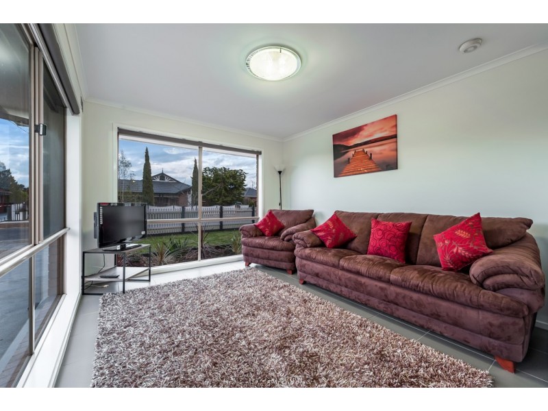 2 Trecastle Court, Craigieburn VIC 3064