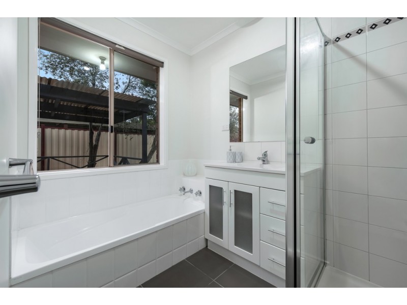 2 Trecastle Court, Craigieburn VIC 3064
