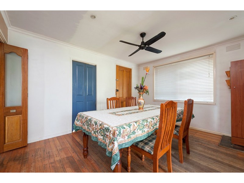 39 Katrina Drive, Gladstone Park VIC 3043